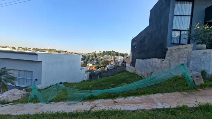 Terreno à venda no Condomínio Vivenda das Pitangueiras em Valinhos na Davanti Imóveis.
