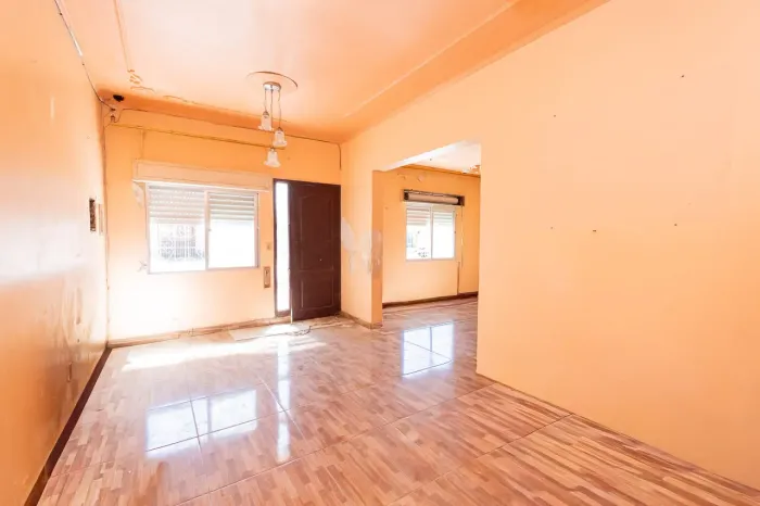 Casa espaçosa à venda no Fragata com 3 quartos (sendo 1 suíte), 2 salas, lareira, piscina,