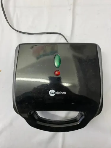 Máquina de Crepe Suíço FunKitchen | 110V | Excelente Estado