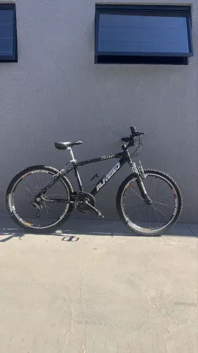 2 bicicletas ALFAMEQ aro 26 (Preta e roxa)