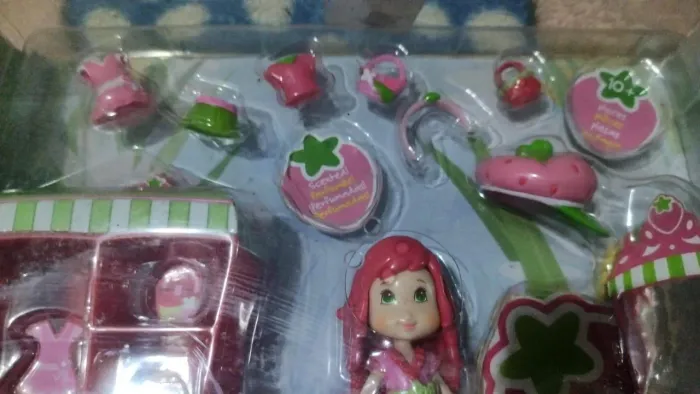Moranguinho - Strawberry Shortcake com Fashion Packs