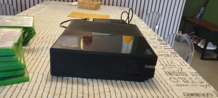 Kit Xbox One fat - 500GB unico dono, em perfeitas condições + 13 jogos