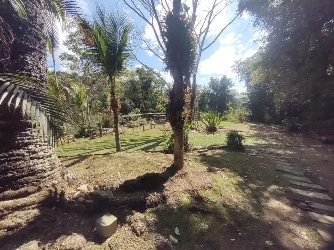 Sítio medindo aproximadamente, 37839 m² no centro do bairro - Amparo - Nova Friburgo/RJ