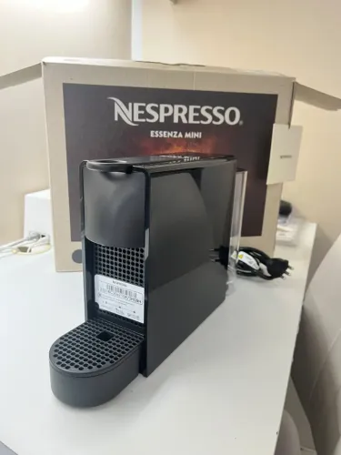 Cafeteira Nespresso Essenza Mini Preta - 110V (APENAS TESTADA)