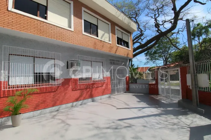 Casa com 6 quartos, 2 suítes, 5 vagas de garagem, salão de festas no bairro Passo da Areia
