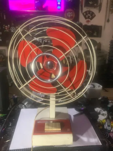 ventilador de mesa antigo, provavelmente da marca Britânia 30?