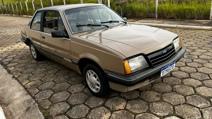 Chevrolet Monza GL 1.8 Efi/ SL/ L/ 650/barc. 2e4p (álcool) 1986