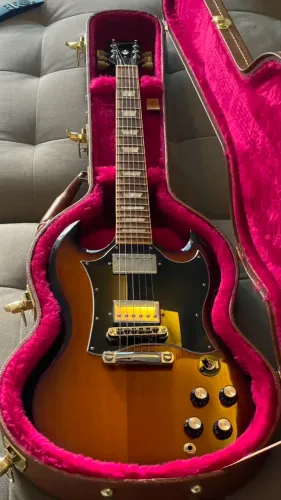 Rara Guitarra Gibson SG Standard  