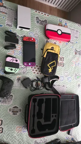 Nintendo Switch Oled V2 - Limited Edition Pokémon