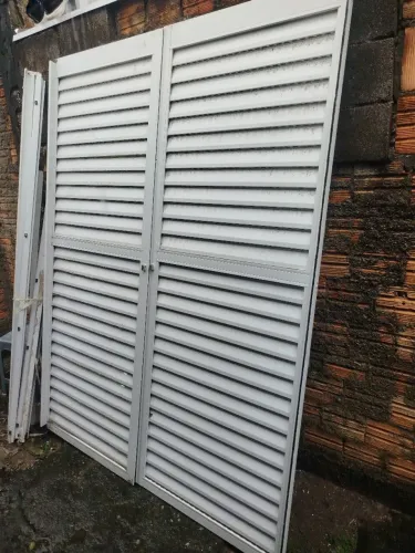 Porta em esquadria de alumínio  top