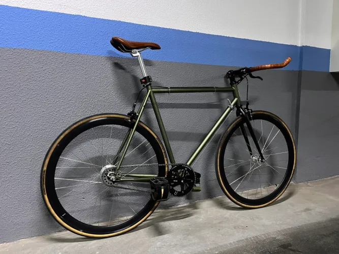 Bike estilo fixa (cubo com 5 marchas) 