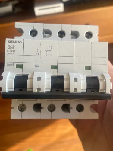 Disjuntor Siemens 5SP4391-7, tripolar, curva C, 100 A, 10 kA