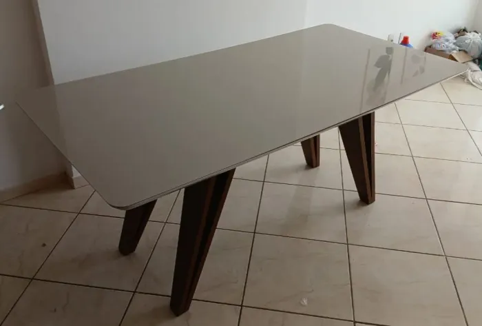 MESA ELEGANTE SEMI NOVA