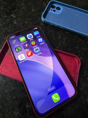 iPhone 12 Red (64GB) em estado novo 85% saúde bateria