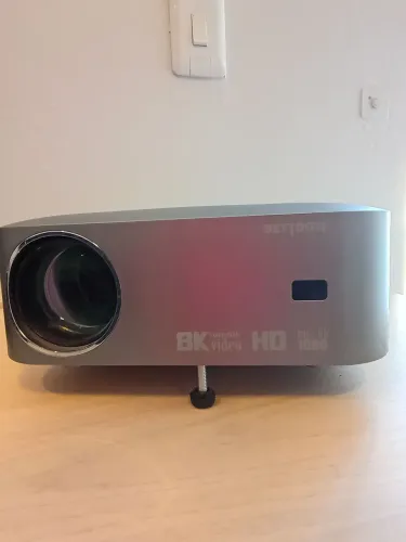 Projetor Smart HD Betdow modelo AC1020