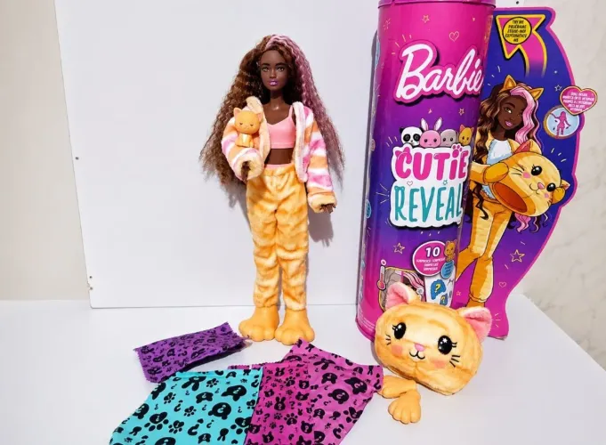 Barbie Cutie Reveal Gatinha - 1° Edição (primeira coleção com caixa e acessórios)
