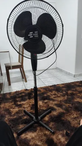 Ventilador de chão pouco tempo de uso .