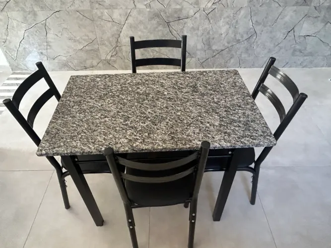 Jogo de mesa 4 cadeiras NOVO ENTREGO