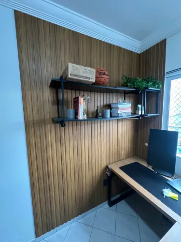 CONJUNTO COMPLETO - PAINEL RIPADO MDF + PRATELEIRAS COM SUPORTES