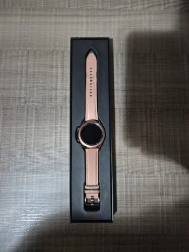 Samsung Galaxy Watch3 na cor Mystic Bronze