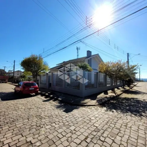 Casa de esquina à venda no bairro São Cristóvão!