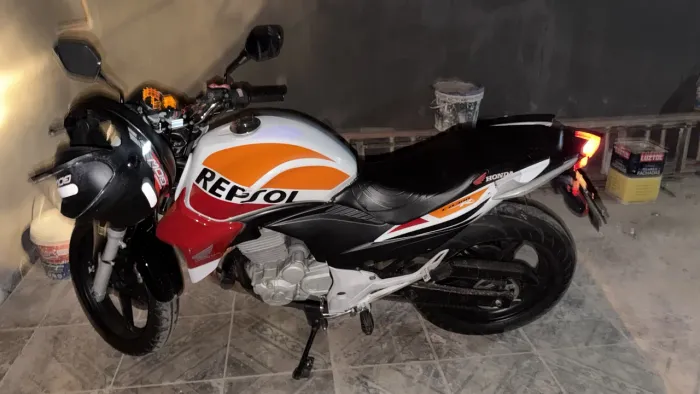 Vendo Repsol muito conservada pra quem gosta de velocidade e conforto