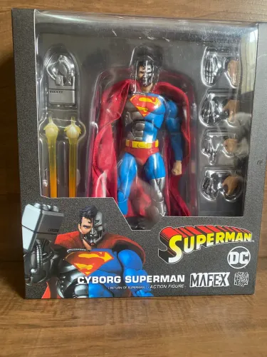 Superman Cyborg Mafex Hush