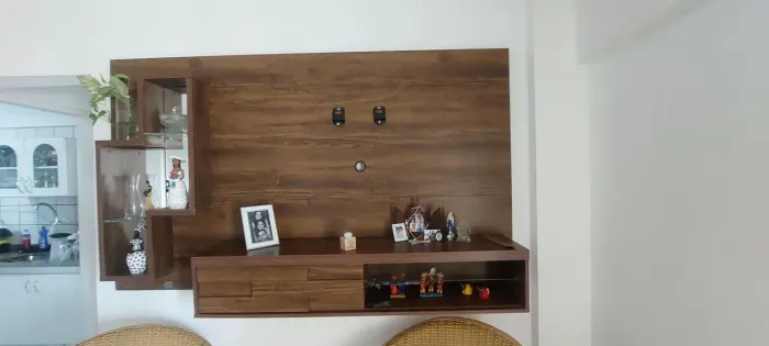 Vendo painel de TV de madeira