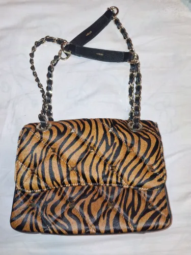 Bolsa em Couro Animal Print Arezzo