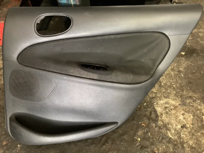 2 (Par) Laterais Traseiras das Portas do Peugeot 206/207 SW em Ótimo Estado