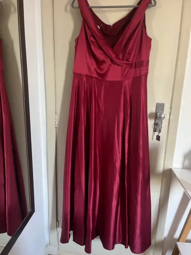 Vestido de festa cor marsala