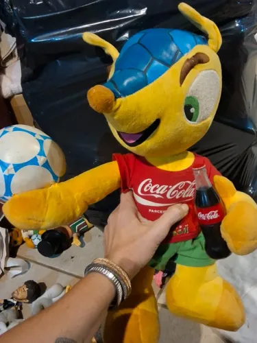 Boneco colecionável do Fuleco mascote oficial da Copa do Mundo FIFA 2014 Coca Cola