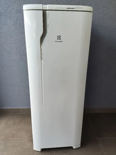 Geladeira Eletrolux Frost Free 322 Litros