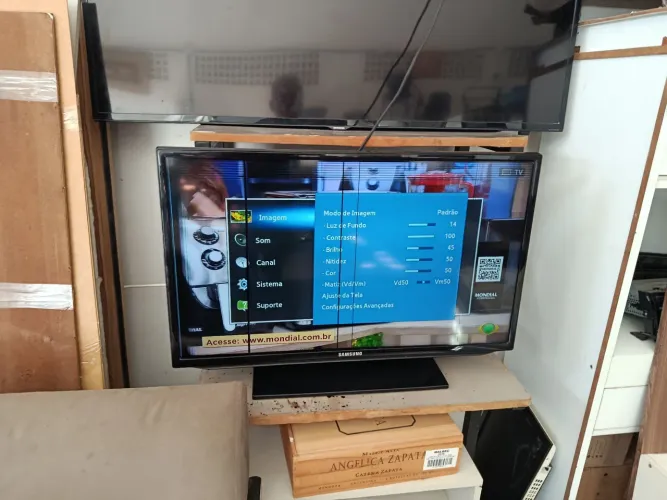 Tv Samsung 32 com lista na tela 