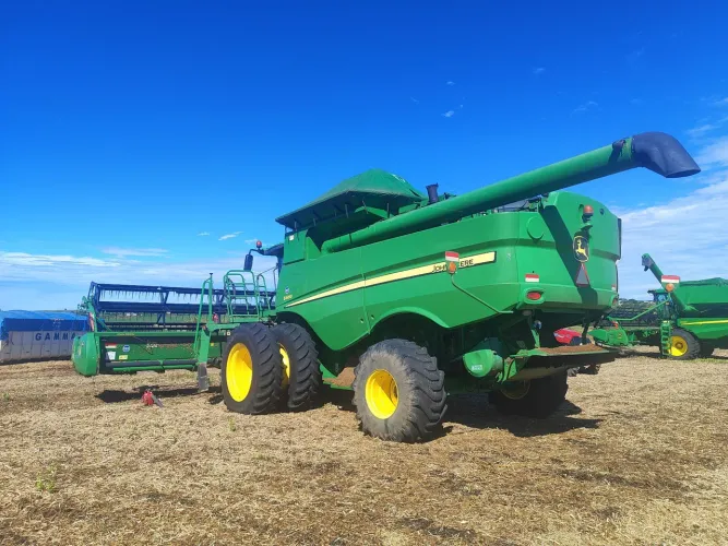 Colheitadeira JD S660