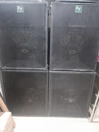 4 caixas de grave profissional, T18 com falantes Spl de 550 watts rms com tela e specon.