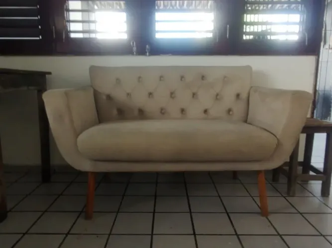 VENDE-SE MOBILIÁRIOS ( SOFÁ E APARADOR )