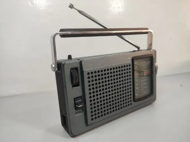 Rádio Sanyo Rp 7160 Band Fm Sw Mw Lve (Usado)