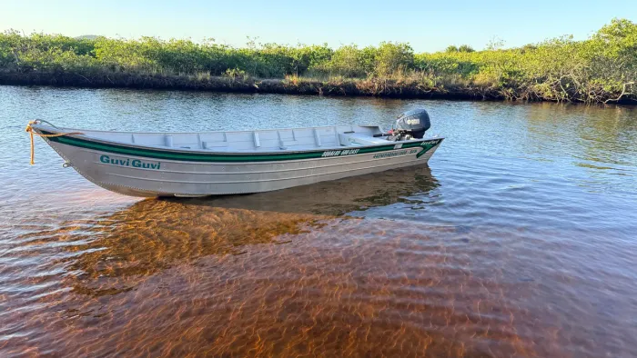 OPORTUNIDADE - LANCHA DE ALUMÍNIO 5M + YAMAHA 15HP