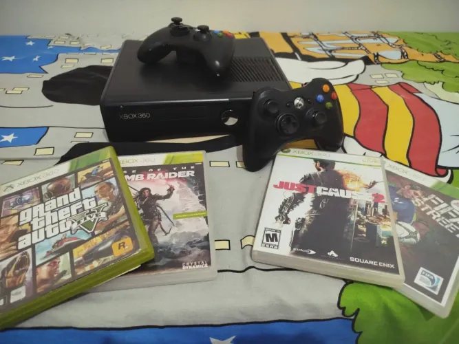XBOX 360 DESBLOQUEADO + 4 jogos (incluindo um GTA V)