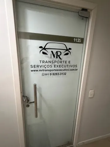 ? ALUGA-SE SALA COMERCIAL REFORMADA E MOBILIADA | LE QUARTIER - ÁGUAS CLARAS