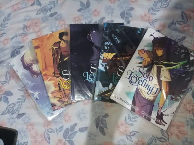 Mangá/Manhwa Solo Leveling (Vol. 1 ao 5) - Excelente estado