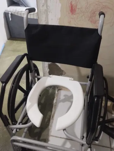 Cadeira de rodas para banho