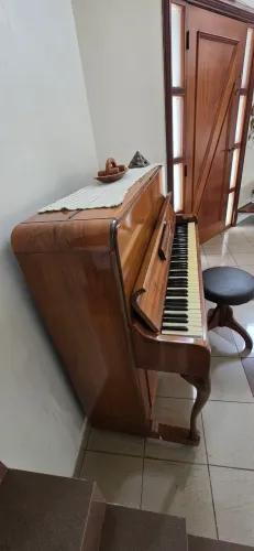 Piano Kemble Inglês