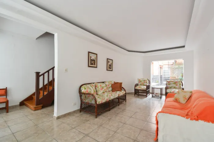 Casa de vila para venda em Cambuci com 3 quartos, sendo 3 suítes, 200m²