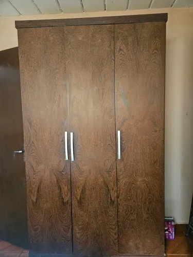 Vendo - Guarda roupa e TV
