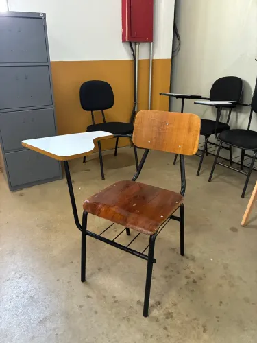 Lote De Cadeiras Universitárias Com Prancheta E Porta-Livros (Madeira) (20unidades)