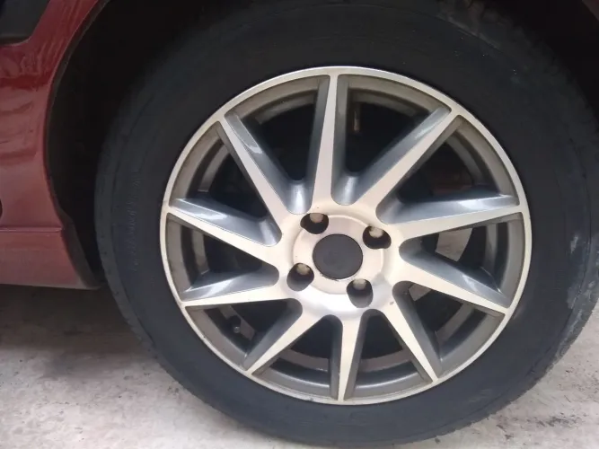 Troco par de rodas com pneus