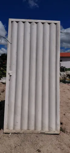 Vendo 01 portão medindo 2,30x3,00 + 1 portão 2,10×1,00 + um portão 1x2,
