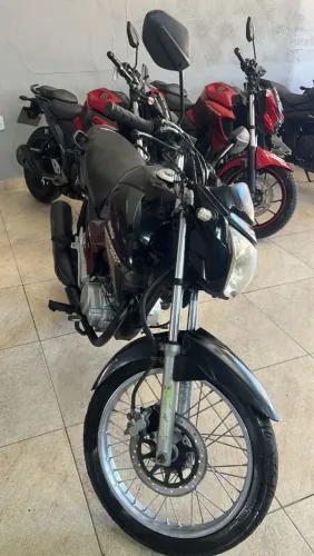 Titan 150 muito novinha 